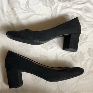 NWOT CL by Chinese laundry closed toe black heels